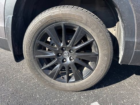Used 2019 Toyota Highlander SE AWD/4WD image 6