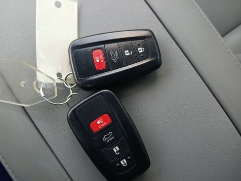 Used 2021 Toyota Highlander XLE FWD image 8