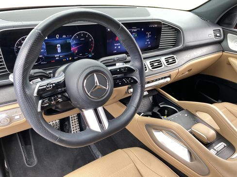 Used 2024 Mercedes-Benz GLS 450 4MATIC image 21