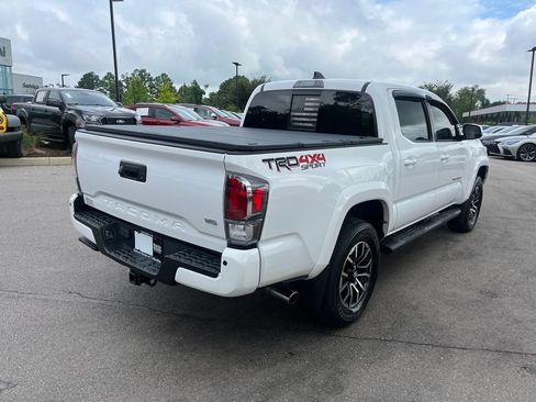 Used 2020 Toyota Tacoma TRD Sport w/ TRD Premium Sport Package AWD/4WD image 6