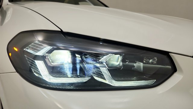 Used 2025 BMW X4 xDrive30i AWD/4WD image 24