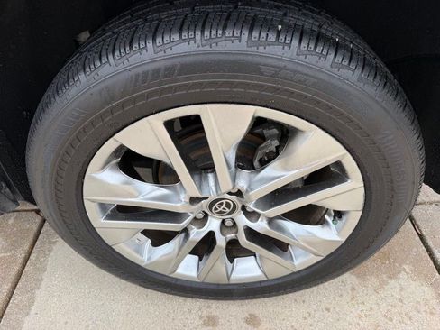 Used 2021 Toyota RAV4 XLE Premium FWD image 29