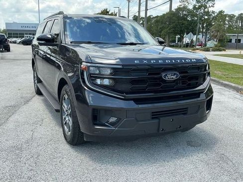 Used 2025 Ford Expedition Max Active AWD/4WD image 10