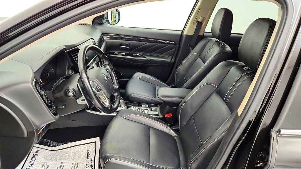 Used 2018 Mitsubishi Outlander SEL AWD/4WD image 19