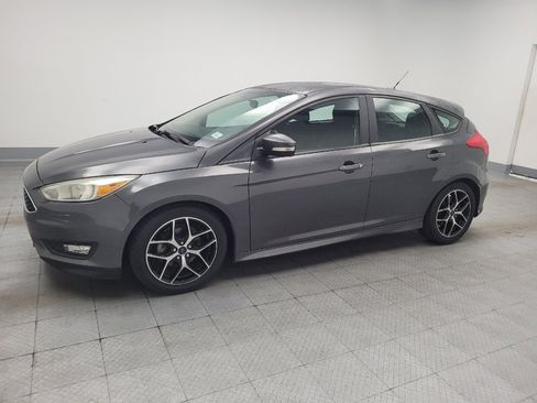 Used 2016 Ford Focus SE w/ SE Sport Package FWD image 2
