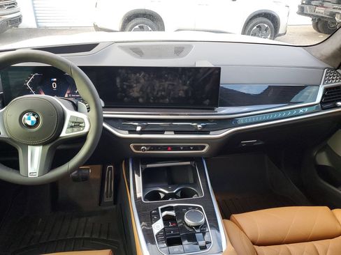 Used 2025 BMW X7 xDrive40i w/ M Sport Package AWD/4WD image 13