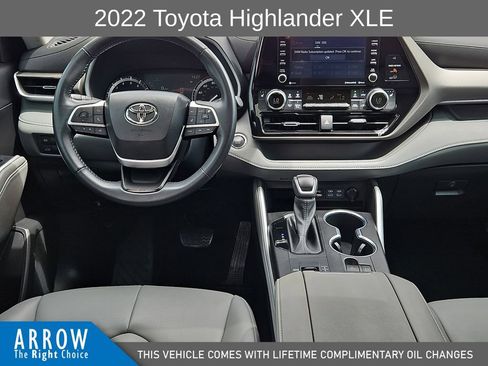 Used 2022 Toyota Highlander XLE FWD image 20