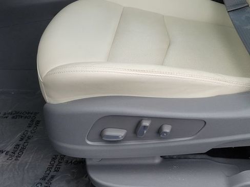 Certified 2024 Cadillac XT5 Premium Luxury FWD image 24