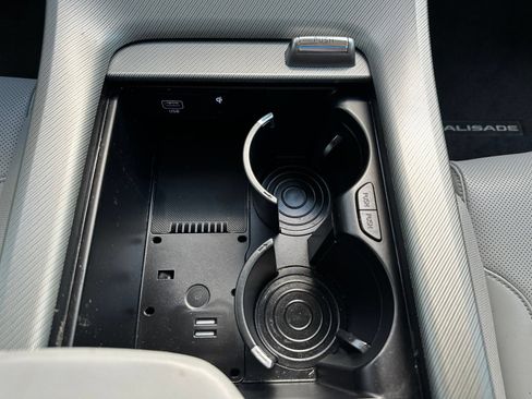 Used 2024 Hyundai Palisade SEL FWD image 17