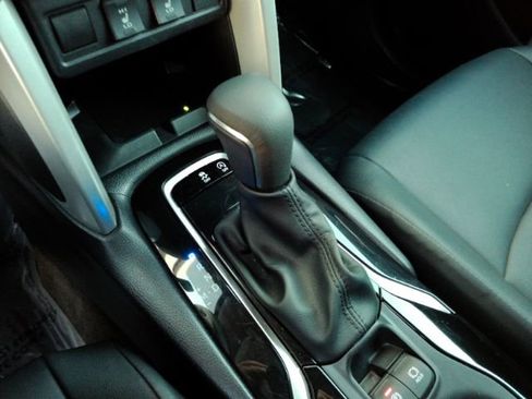 Used 2025 Toyota Corolla Cross XLE image 46