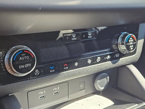 New 2026 Mitsubishi Outlander 4WD Plug-In Hybrid image 28