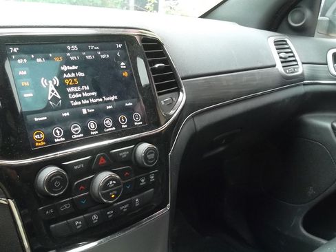 Used 2019 Jeep Grand Cherokee Limited RWD image 9