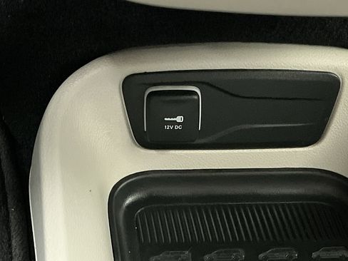 Used 2024 Chrysler Pacifica Touring-L image 24