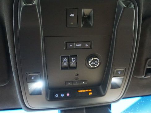 Used 2017 Cadillac Escalade ESV Platinum image 37