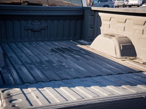 Used 2021 Chevrolet Silverado 1500 LT Trail Boss w/ Bed Protection Package image 9