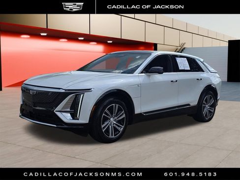 Certified 2024 Cadillac Lyriq Luxury RWD image 1