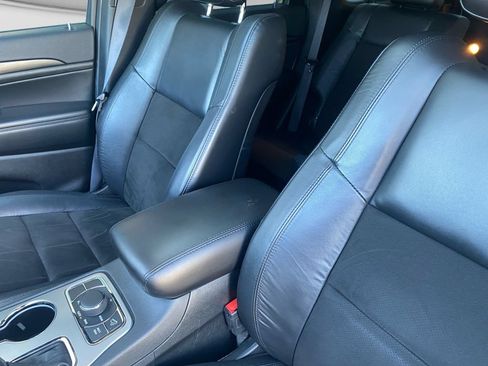 Used 2022 Jeep Grand Cherokee Laredo X AWD/4WD image 36