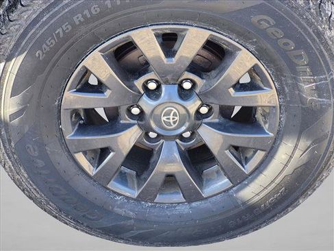 Used 2021 Toyota Tacoma SR5 RWD image 15
