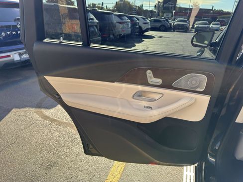 Used 2021 Mercedes-Benz GLS 450 4MATIC image 30