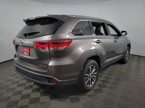 Used 2019 Toyota Highlander XLE AWD/4WD image 10