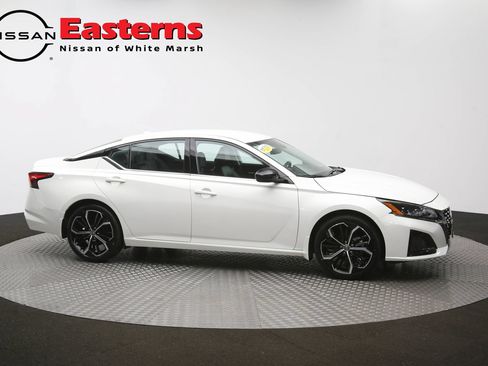 Used 2025 Nissan Altima 2.5 SR FWD image 45