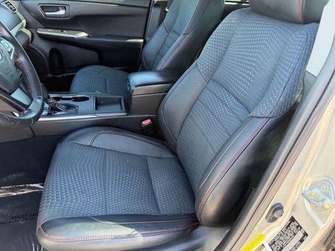 Used 2015 Toyota Camry SE w/ Moonroof Package FWD image 20