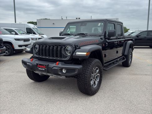 Used 2025 Jeep Gladiator Mojave w/ Convenience Group AWD/4WD image 2