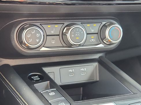 New 2025 Nissan Kicks SV w/ SV Premium Package image 16