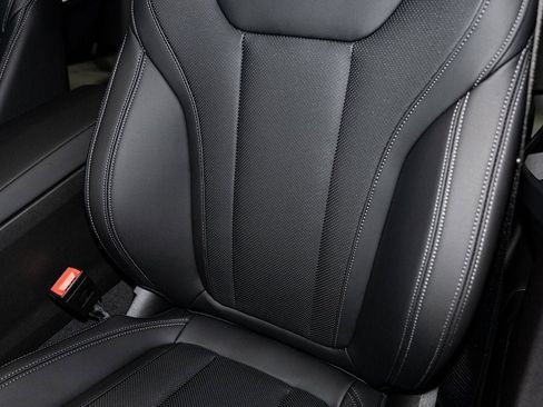 New 2025 BMW 330i xDrive Sedan w/ Convenience Package image 17