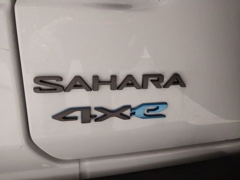 Used 2025 Jeep Wrangler Unlimited Sahara w/ Safety Group image 25