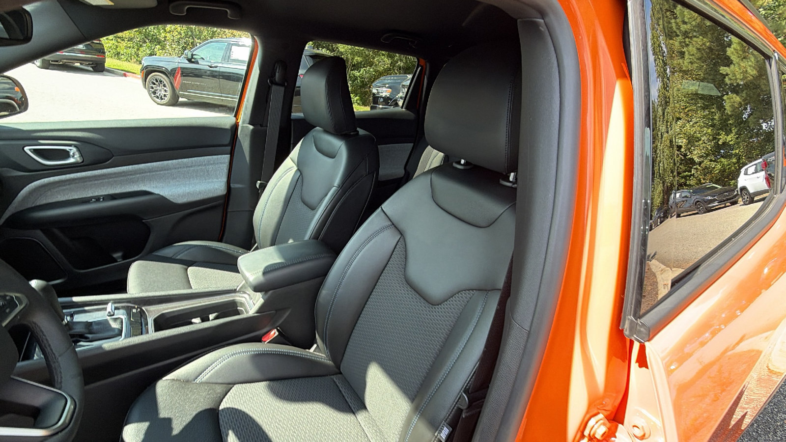 Used 2026 Jeep Compass Latitude AWD/4WD image 16