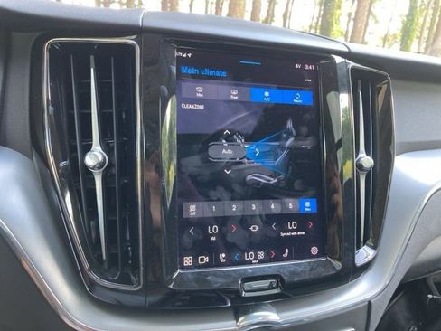 Used 2023 Volvo XC60 B5 Core image 30