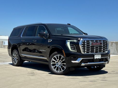 New 2026 GMC Yukon XL Denali w/ Denali Reserve Package AWD/4WD image 2