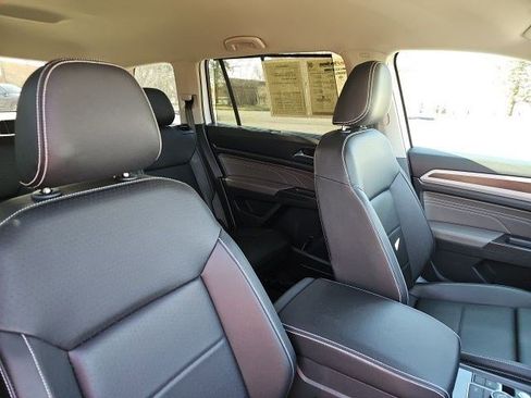 Used 2023 Volkswagen Atlas SE w/ Black Wheel Package AWD/4WD image 12