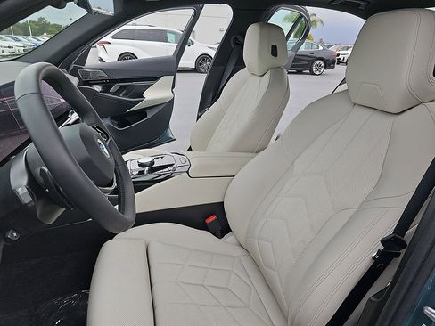 Used 2025 BMW 530i RWD image 15