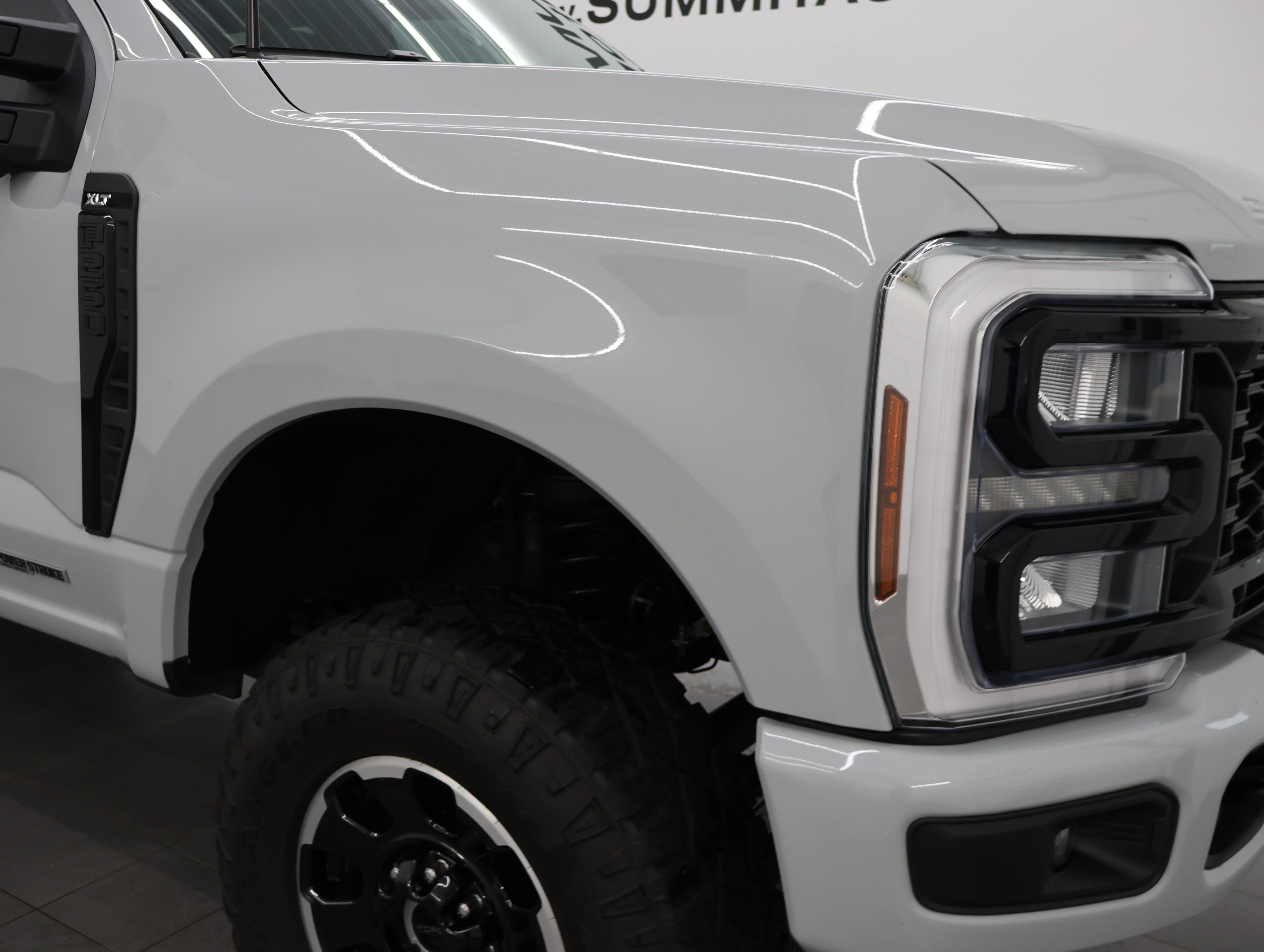Used 2025 Ford F250 XLT w/ Black Appearance Package AWD/4WD image 27