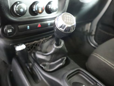 Used 2015 Jeep Wrangler Rubicon w/ Connectivity Group AWD/4WD image 37