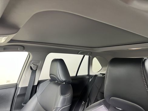 Used 2020 Toyota RAV4 Limited image 18