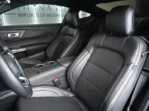 Used 2025 Ford Mustang GT Premium image 21