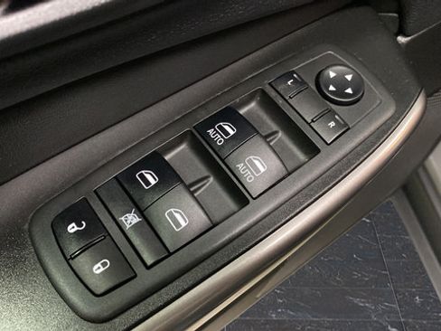 Used 2019 Jeep Cherokee Limited w/ Technology Group AWD/4WD image 21