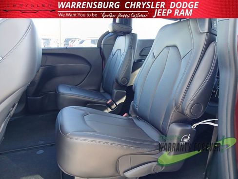 New 2026 Chrysler Pacifica Select image 12