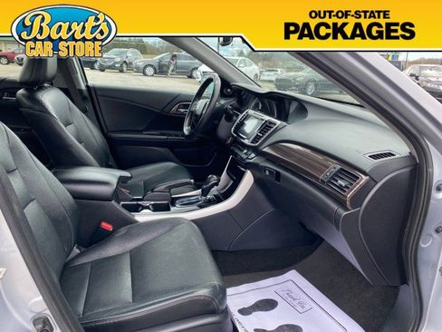Used 2017 Honda Accord Touring image 13