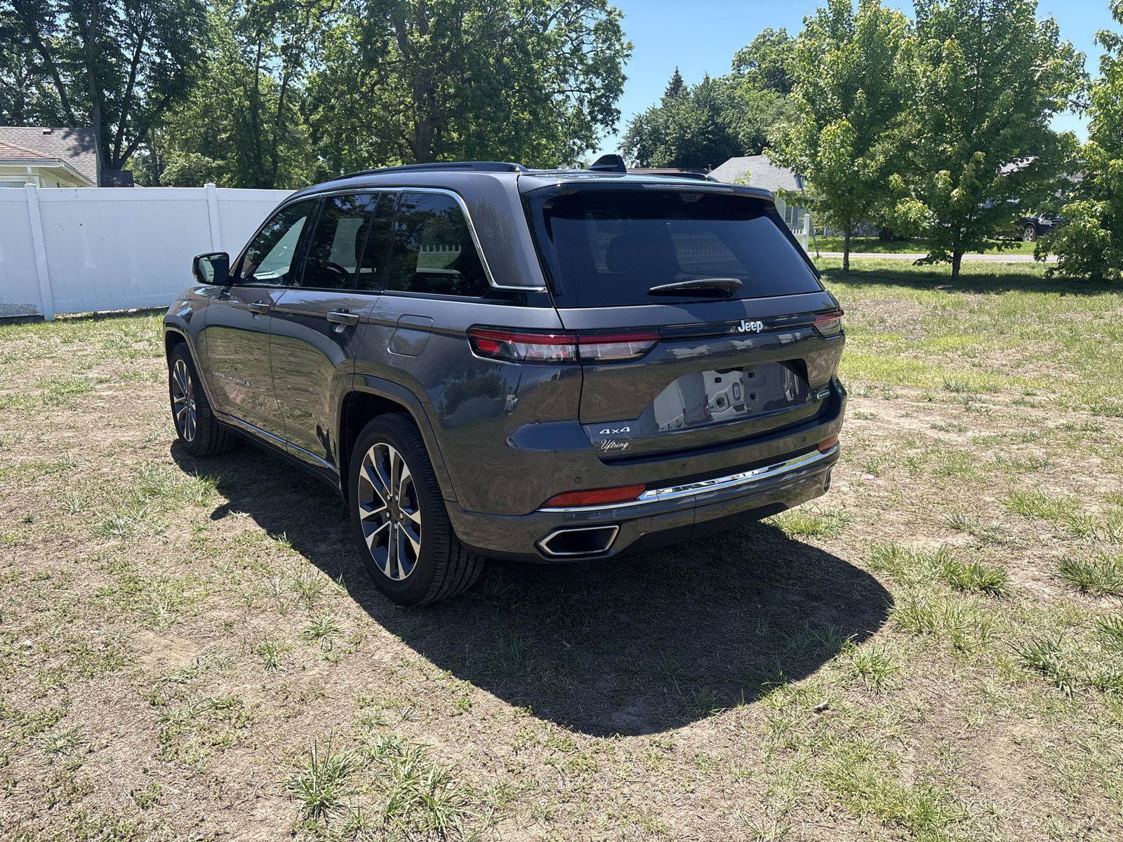 Used 2025 Jeep Grand Cherokee Overland w/ Luxury Tech Group IV AWD/4WD image 8