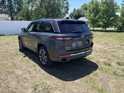 Used 2025 Jeep Grand Cherokee Overland w/ Luxury Tech Group IV AWD/4WD image 8