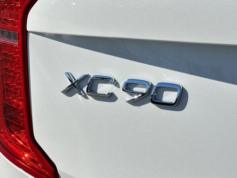 Certified 2025 Volvo XC90 B5 Plus w/ Protection Package Premier image 35