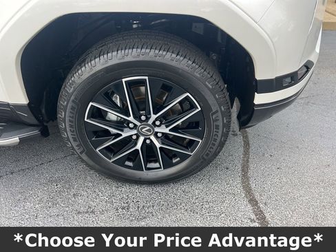 Used 2024 Lexus GX 550 w/ Accessory Package (Z1) image 13