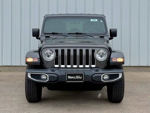Used 2018 Jeep Wrangler Unlimited Sahara AWD/4WD image 9