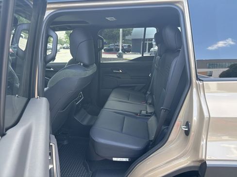 Used 2025 Lexus GX 550 AWD/4WD image 18