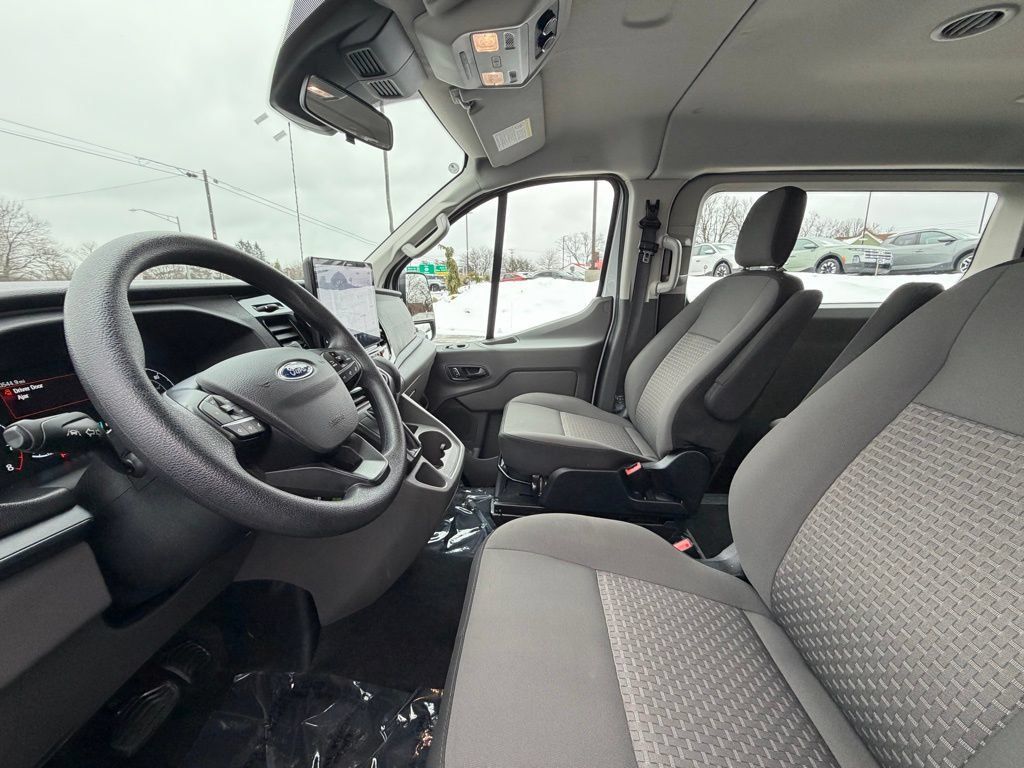 Used 2023 Ford Transit 350 XLT RWD image 5