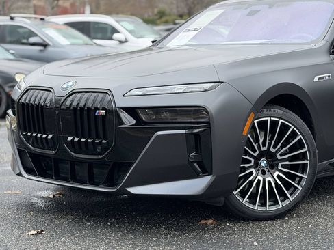 Used 2025 BMW i7 M70 AWD/4WD image 3